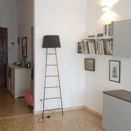 Lovely Close To Leaning Tower * Pise